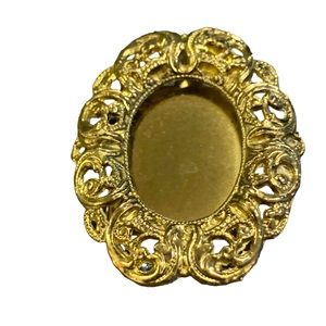 Vintage gold tone ROC picture Brooch